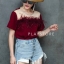 เสื้อแฟชั่น พร้อมส่ง เสื้อแขนสั้น แต่งขนนกฟูฟ่อง