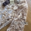 พร้อมส่ง เดรสผ้าทูลเลปักลายลูกไม้ตกแต่งชายพลีตสุดหรู
