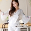 เสื้อผ้าเกาหลี พร้อมส่ง เสื้อคอวี ทรงปล่อย กับ เอี๊ยม