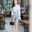 เสื้อผ้าเกาหลี พร้อมส่ง เสื้อเว้าไหล่ปักลาย+กก