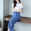 เสื้อผ้าเกาหลี พร้อมส่ง เสื้อทรงเว้าไหล่ กับ กางเกงผ้ายีนส์