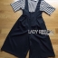 พร้อมส่ง เสื้อยืดลายทางตัดฉลุและเอี๊ยมกางเกงสีดำ