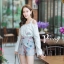 เสื้อผ้าเกาหลี พร้อมส่ง เสื้อเว้าไหล่ปักลาย+กก