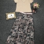 เสื้อผ้าเกาหลี พร้อมส่ง เสื้อ คอvเนื้อผ้าวิ้งๆ กับ กระโปรงชั้น