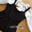 พร้อมส่ง เสื้อสีขาวแขนป่องใส่ทับด้วยสายหนาสีดำระบาย